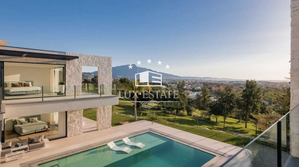 РОЗКІШНА ВІЛЛА НА ПЕРШОЇ ЛІНІЇ  ГОЛЬФ-КЛУБУ В Marbella Spain