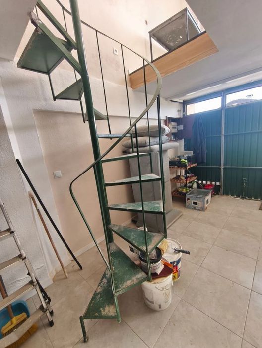 Garagem + escritório independente