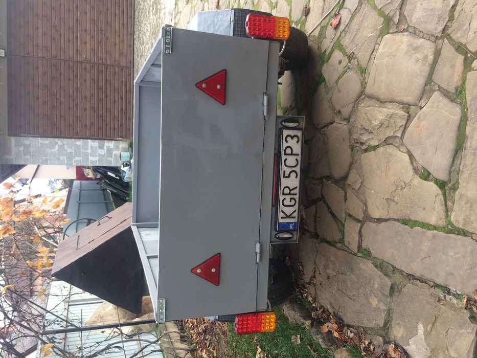 Новенький причіп