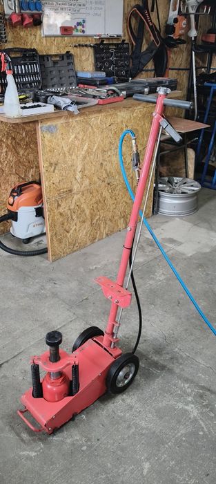 Podnośnik ciężarowy pneumatyczny 22 tony