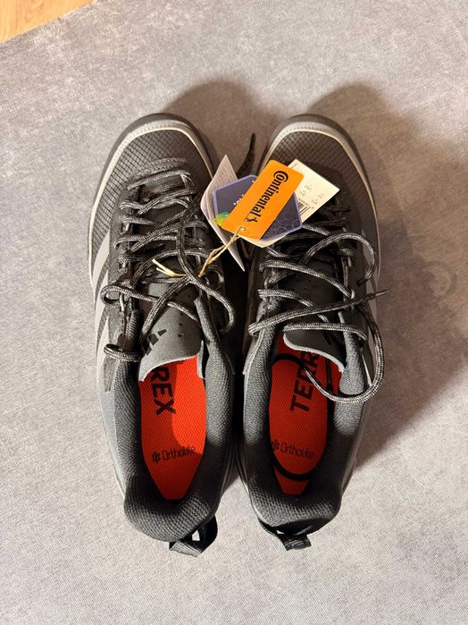 Sneakersy Terrex Skychaser Solo Approach JS4327 Czarne rozmiar 44 / 27,1cm