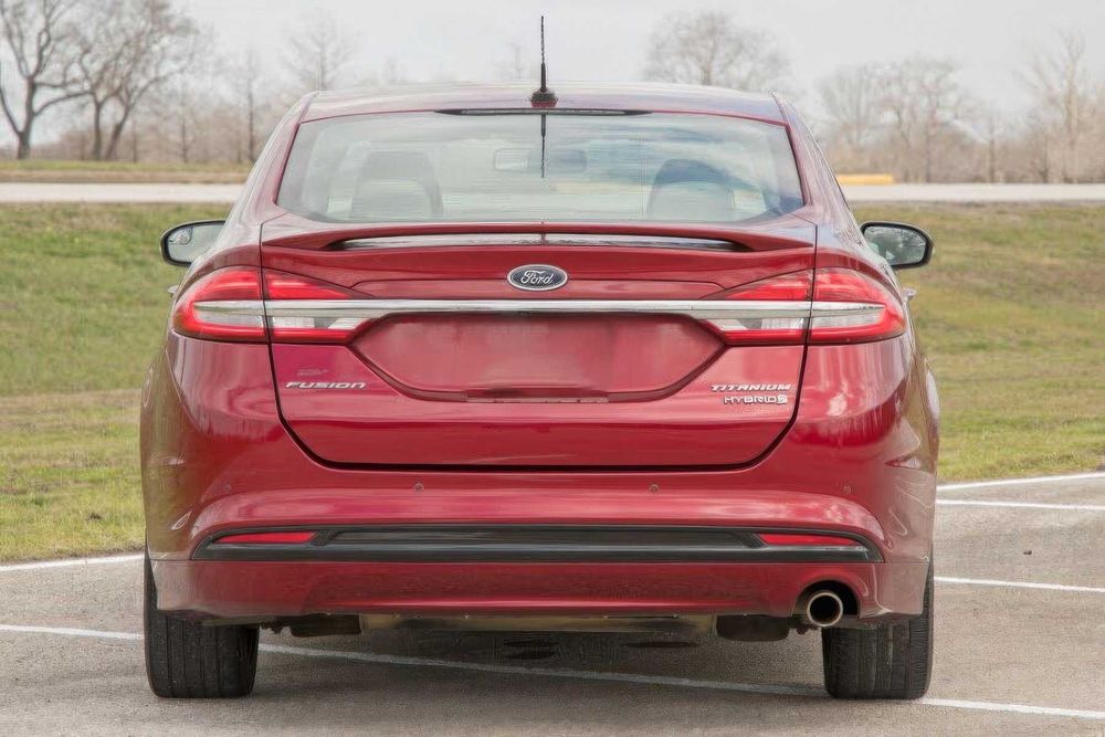 Ford Fusion Hybrid Titanium      2017