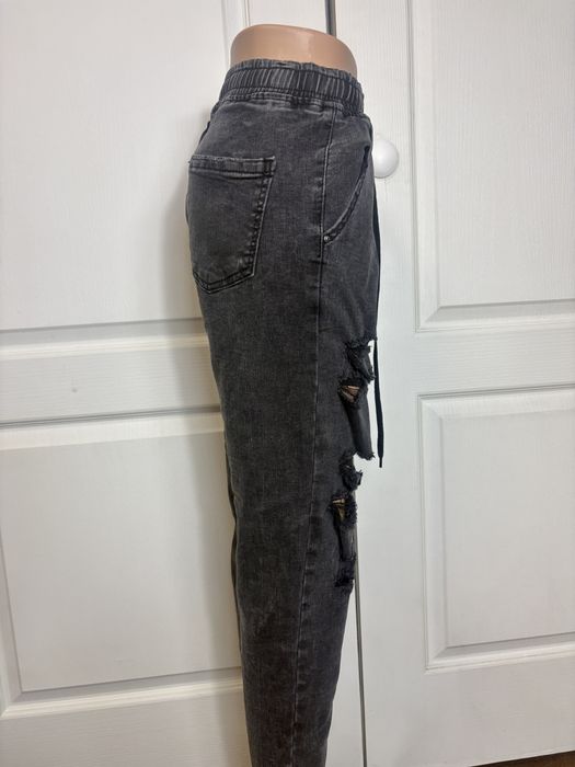 Jeansy joggery czarne  z dziurami M/L