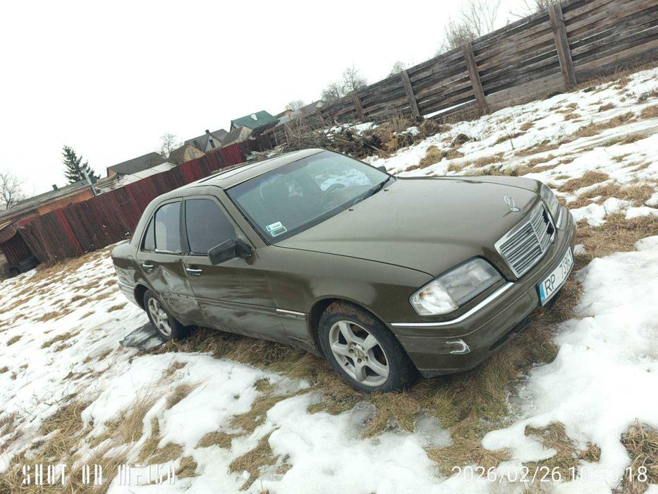 Mercedes C180 на автоматі по кусках