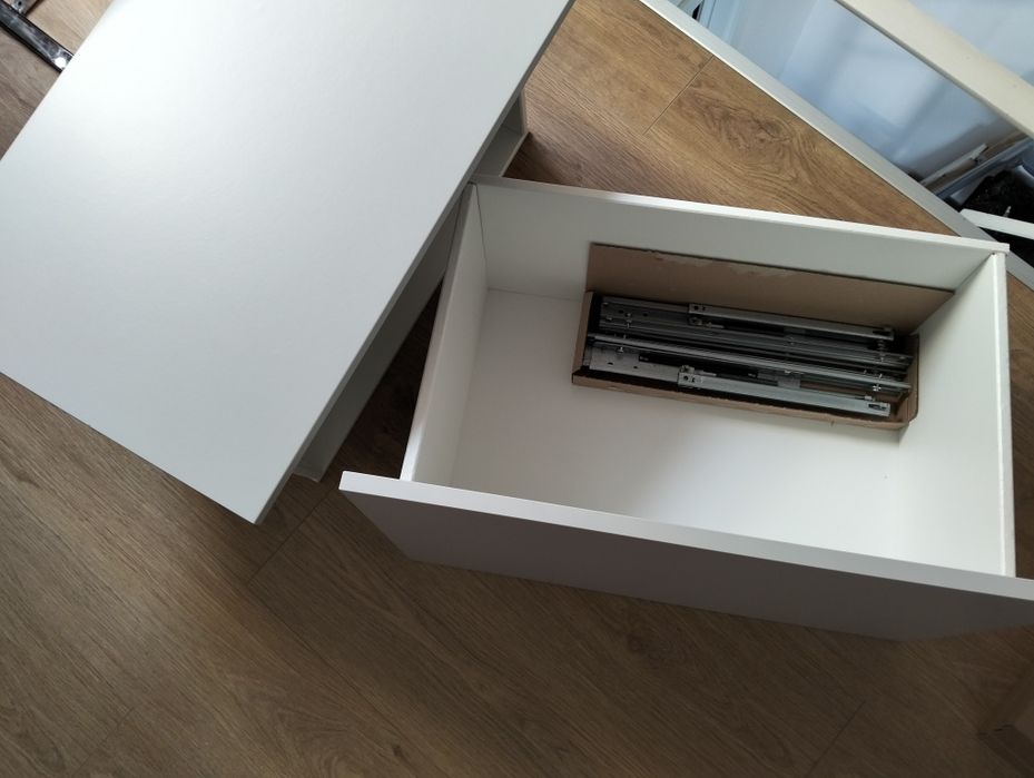 Conjunto gavetas e porta Bestä
