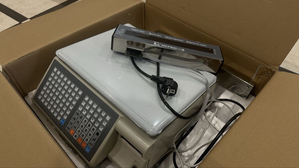 Ваги з друком етикетки