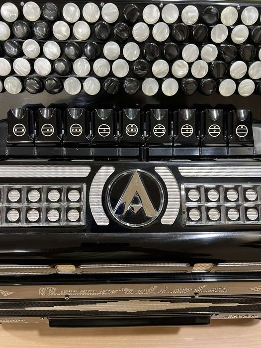 Баян пятирядний, італійський accordiola super italia, чотириголосий
