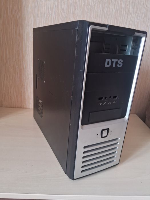 Корпус для ПК, чорного кольору