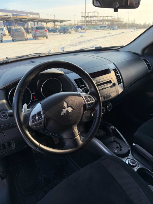 Mitsubishi Outlander XL 2012 2.4 бензин