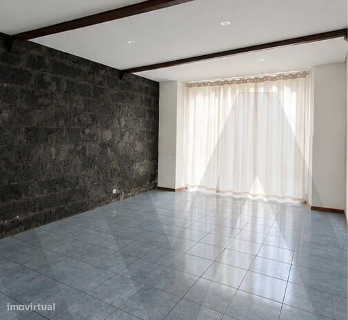 Espaço Comercial para Arrendamento – Centro de Ponta Delgada