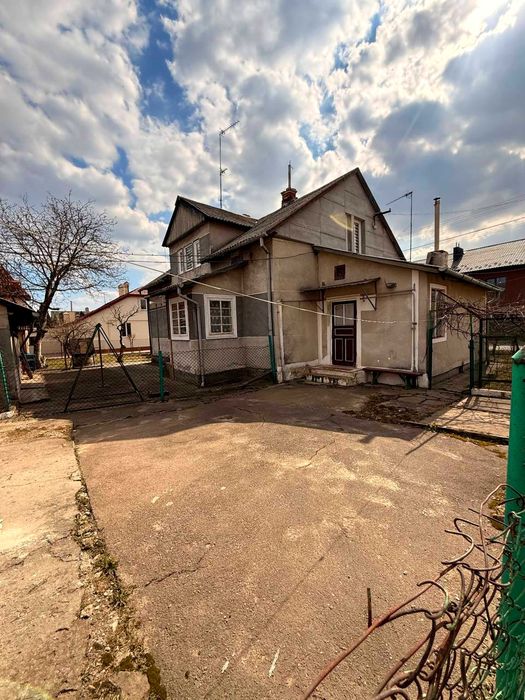 Продаж 1/2 будинку смт. Рудне