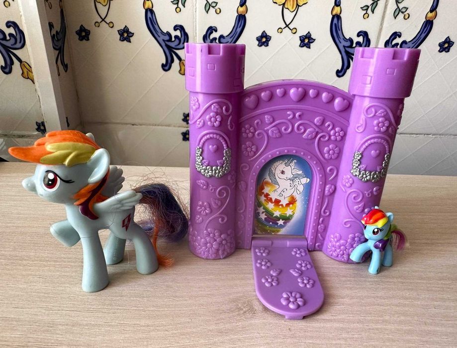 serie banda desenhada my little pony unicornios castelos