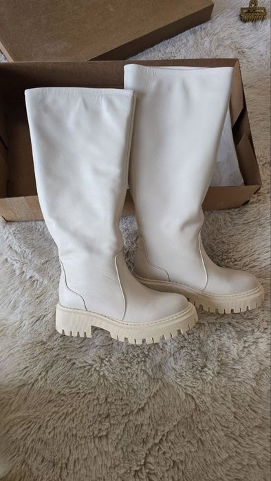 Бежеві чоботи 36 розмір