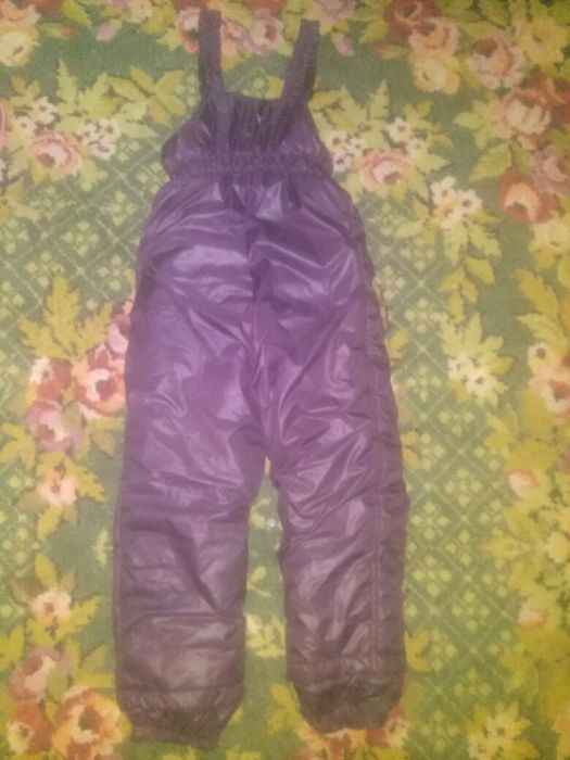 Брюки зимние на девочку 8-9 лет.