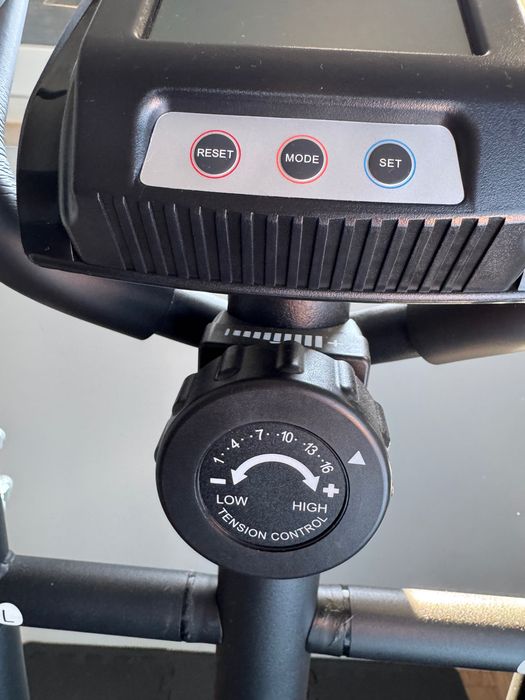 Máquina Amazon Elíptica c/ Ecrã e 16 níveis de intensidade