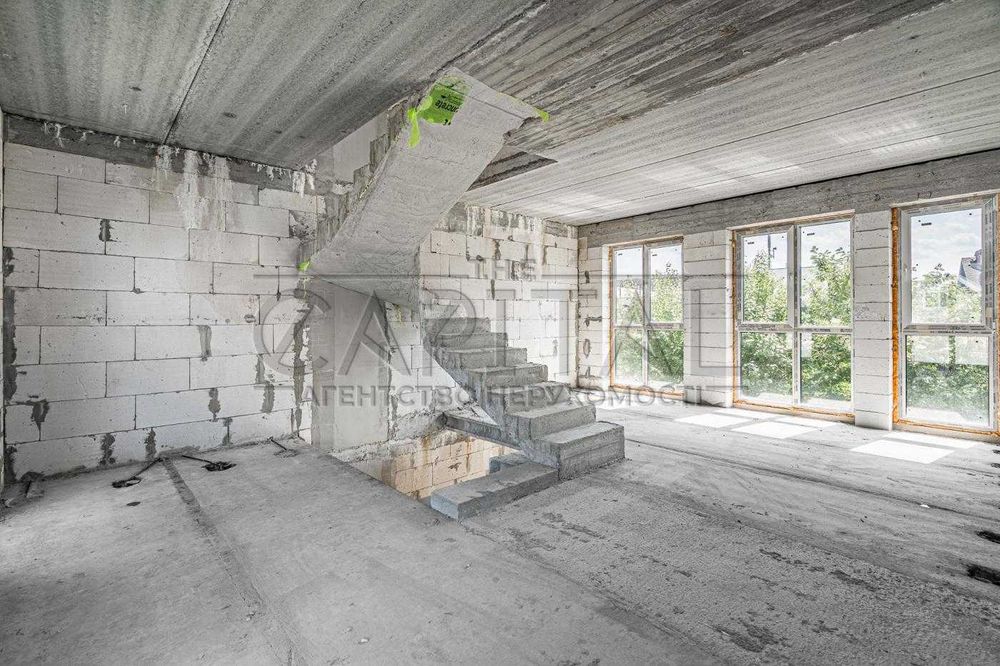 Продаж будинку Осокорки з виходом до озера