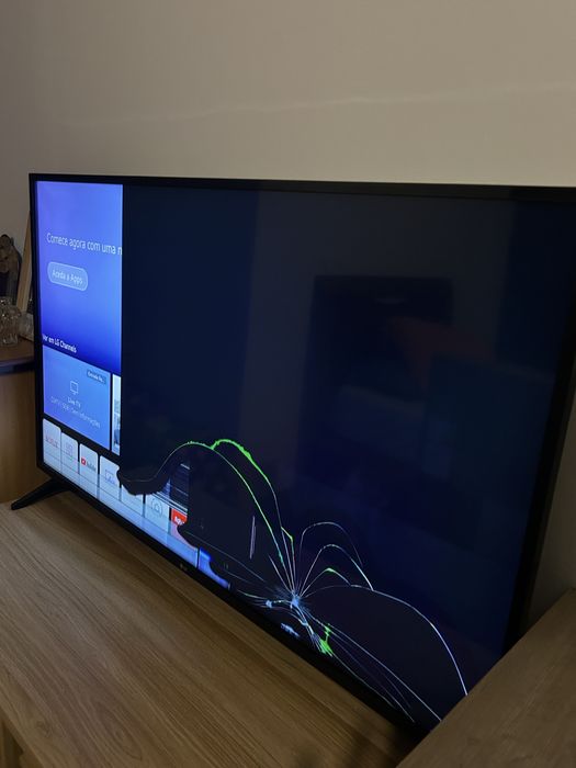 TV LG 50” 4K Smart TV (50UQ75006LF) – ecrã partido – ideal para peças