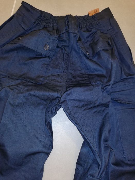 Calça multibolsos reforçadas T-42 - nova