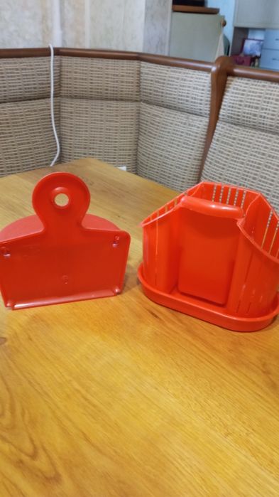 Набір  для кухні- сільничка, хлібниця, органайзер ,чайник.Ціна за все.