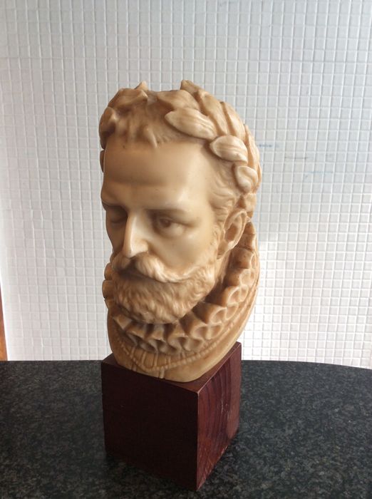 Busto Luís Vaz de Camões