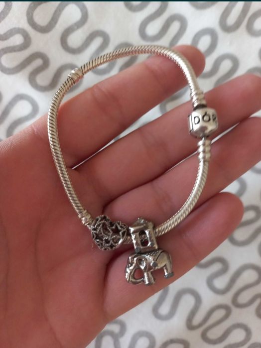 Pulseira Pandora com 2 pingentes
