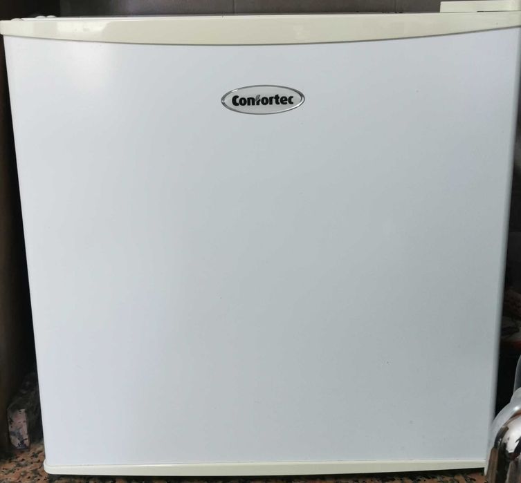 Frigorífico de bar com congelador Confortec - Como novo