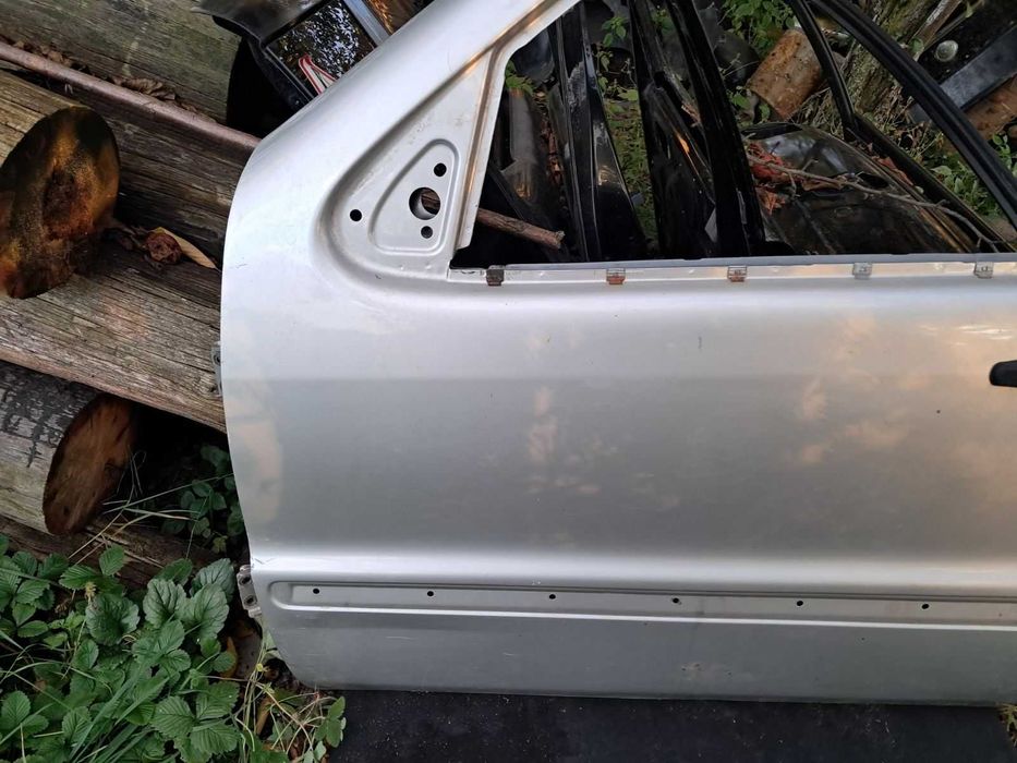 Передня ліва водійська дверка двері дверь Мерседес МЛ w163