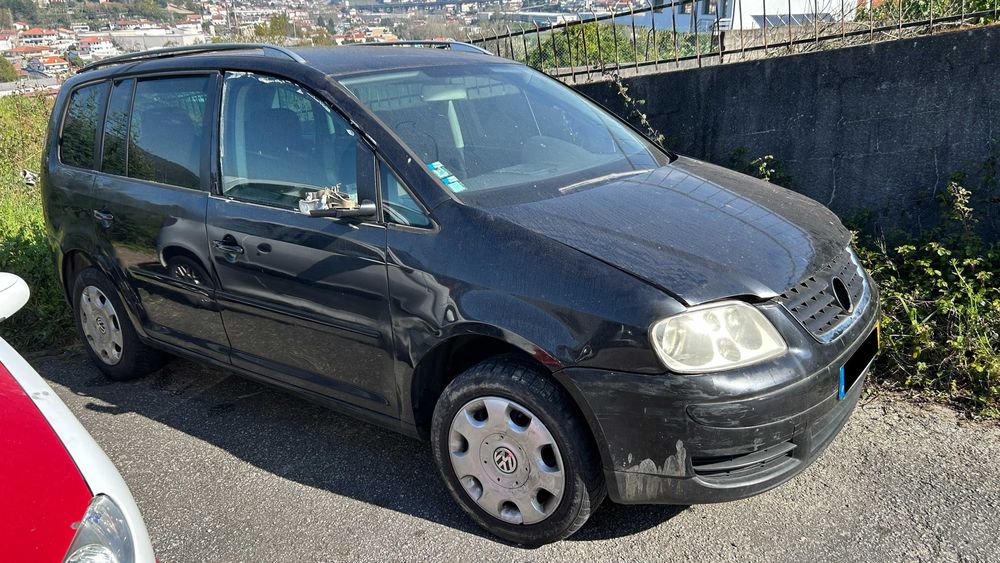VW Touran 2.0 TDI Só Para Peças