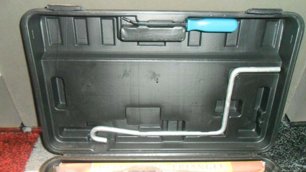 Mala com Parafusadora de impacto com inércia 12 V+ Macaco+ Triangulo