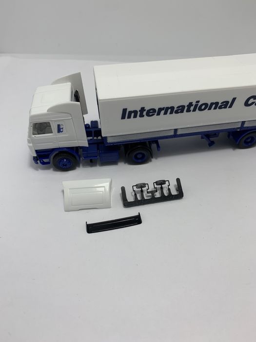 Scania com reboque da Herpa escala H0 1/87