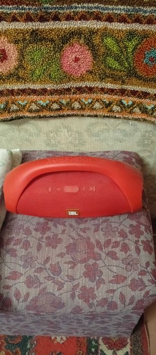 продам . блютуз колонку новую  JBL (BOOMSBOX 3