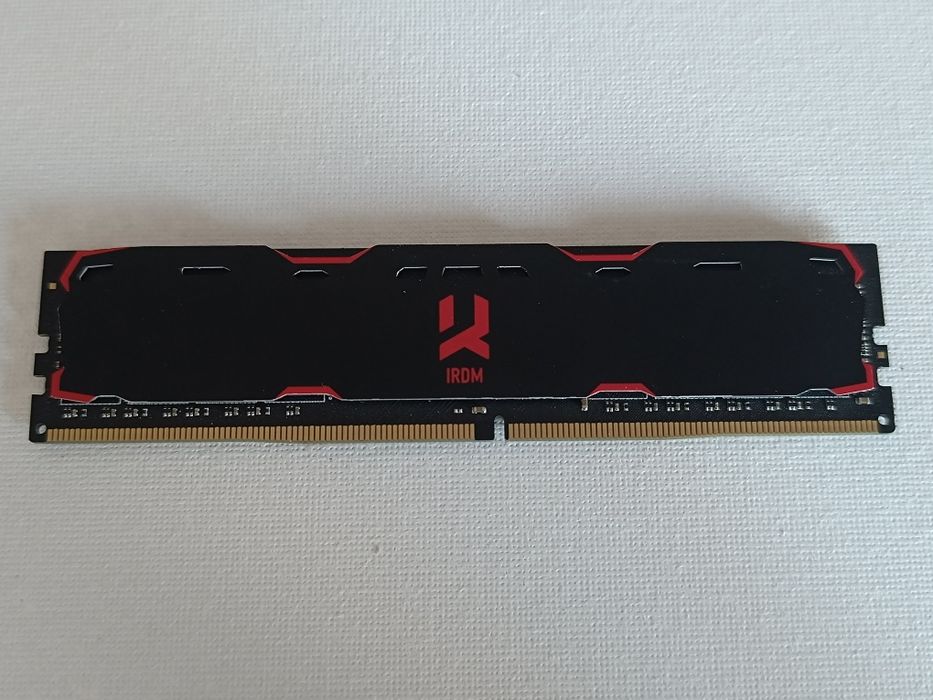 Pamięć RAM IRDM 8gb 2400MHz