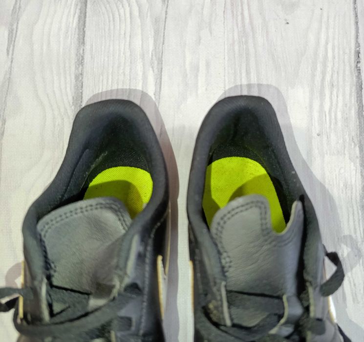 Buty piłkarskie Nike Majestry r. 43