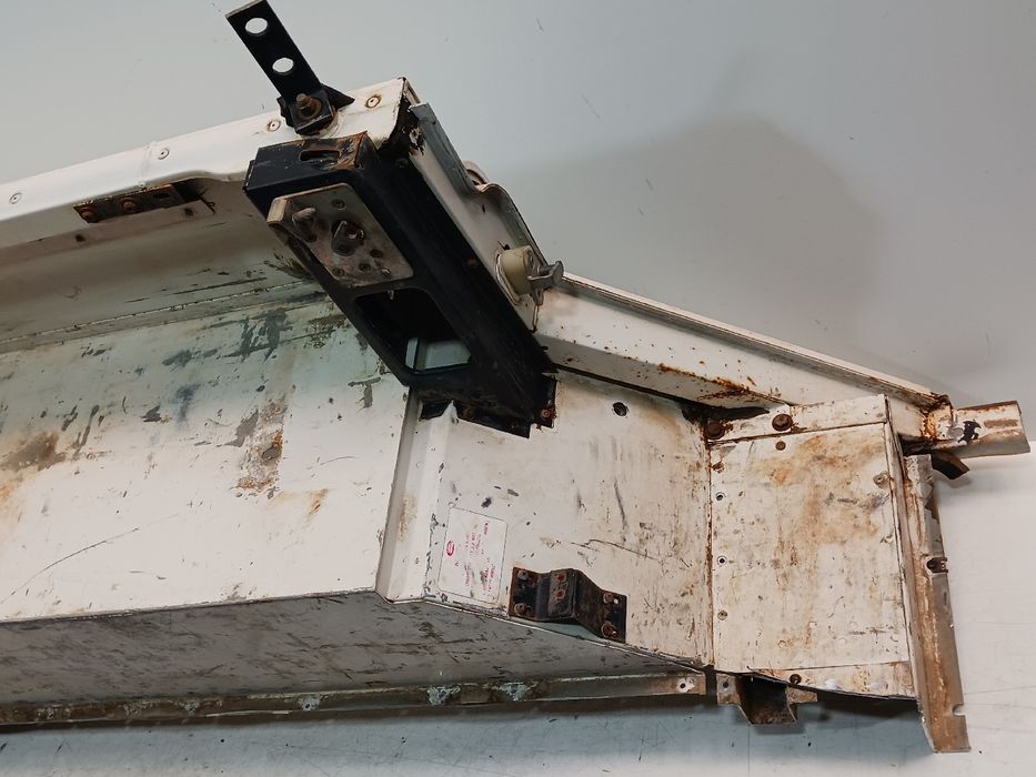 Painel trás esquerdo LAND ROVER Defender Chassis (L316)