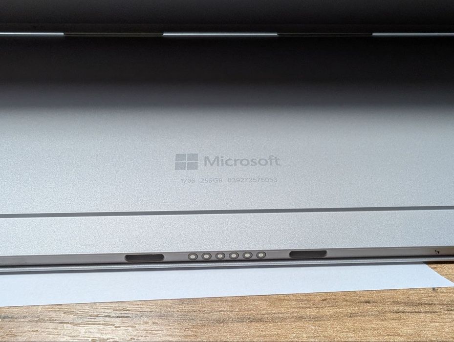 Microsoft surface pro 5 модель 1796 б/в