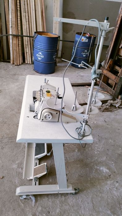 Máquina de costura corte e cose SEWMAQ