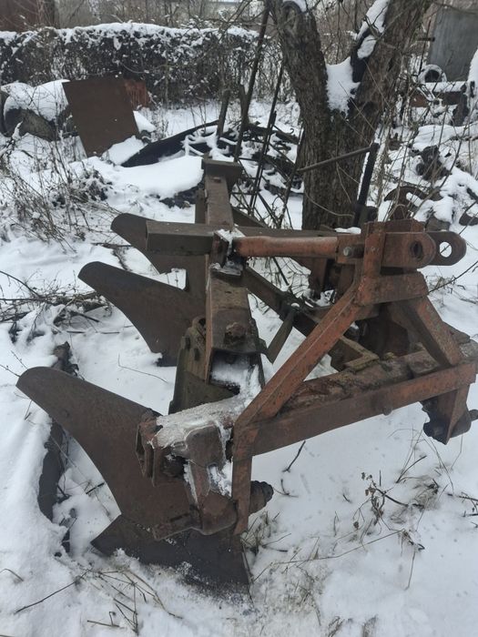 Продам  плуг 3-35
