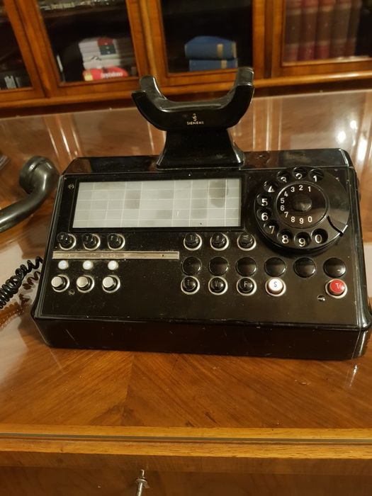 Biurkowa centralka telefoniczna (łącznica) marki Siemens