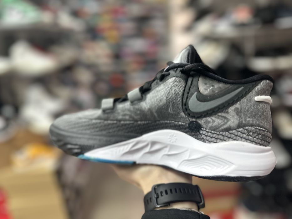 Кросівки Nike Kyrie 8 grey ( РОЗМІР 41, 43, 45,5 )