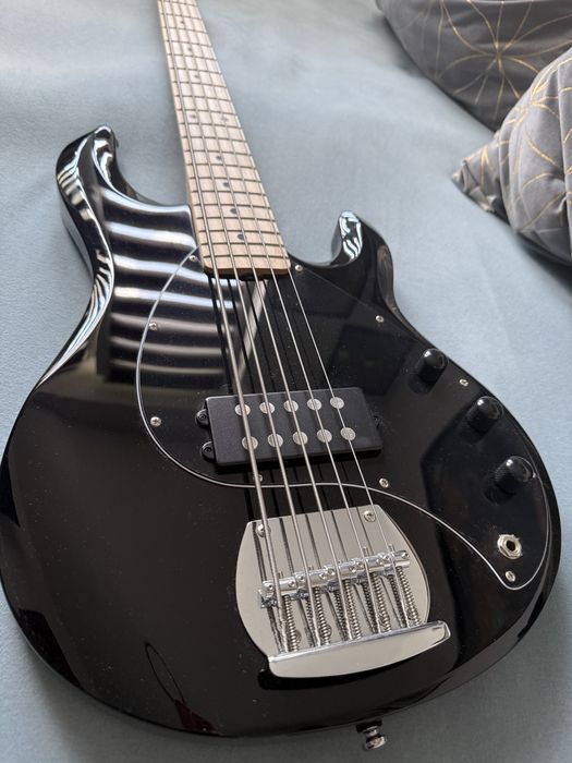 Sterling Stingray Ray5 Bass czarny gitara basowa