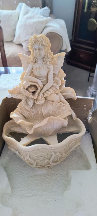 Fontanna  nowa figurka