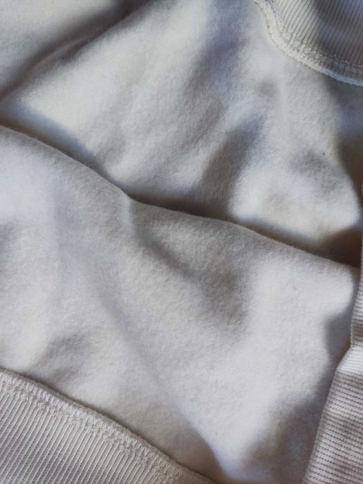 Beżowa męska bluza kangurka z kapturem z nadrukiem