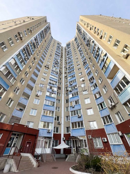 Продаж двохкімнатна квартира Виноградар з ремонтом недорого без% Київ