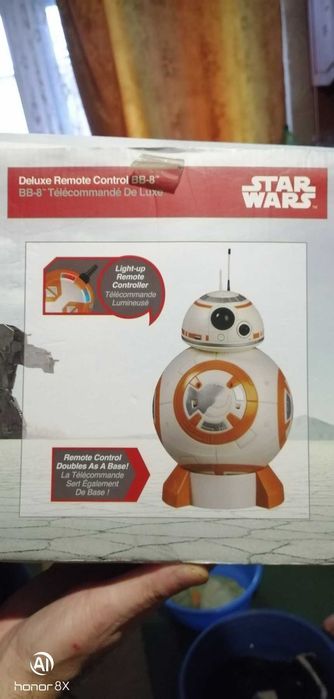 Игрушка-робот из звездных воин