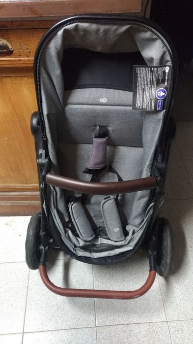Carrinho de bebé Kinderkraft com suspensão