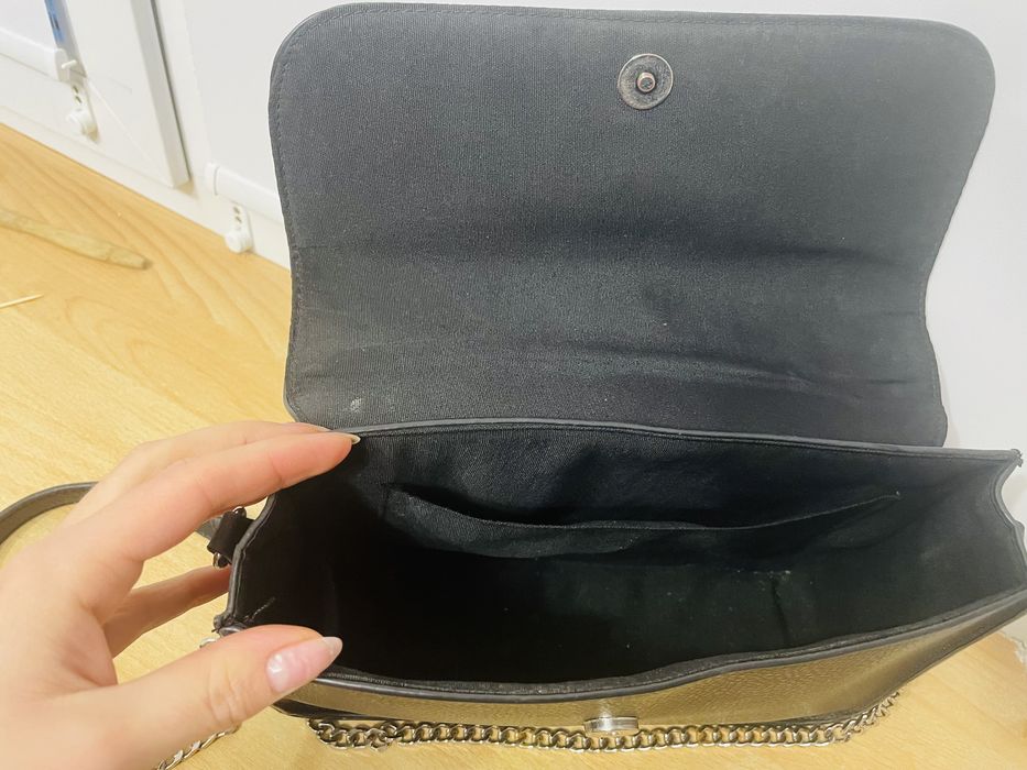 Чорна сумка кросбоді, почтальонка на ланцюжку