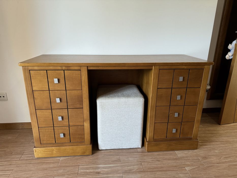 Secretaria e 2 mesinhas de cabeceira