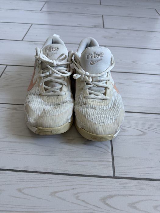 Кросівки: Nike zoom bella
