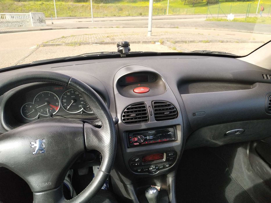 Peugeot 206 1.4 16V Black and Silver