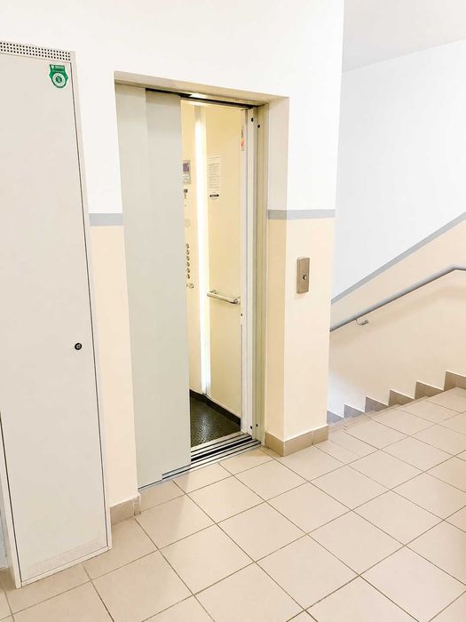 2 pokojowe mieszkanie z windą w niskim bloku w Tychach